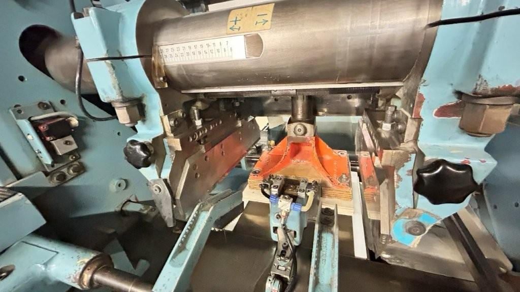 Wohlenberg 44 FM 50 — three-knife trimmer with automatic feeding (1989) 11