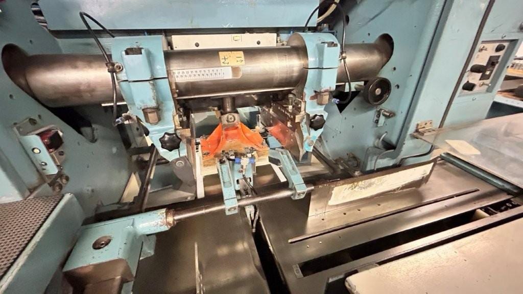 Wohlenberg 44 FM 50 — three-knife trimmer with automatic feeding (1989) 12