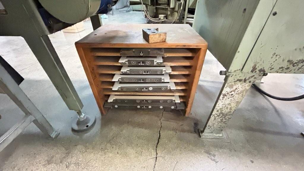 Wohlenberg 44 FM 50 — three-knife trimmer with automatic feeding (1989) 16