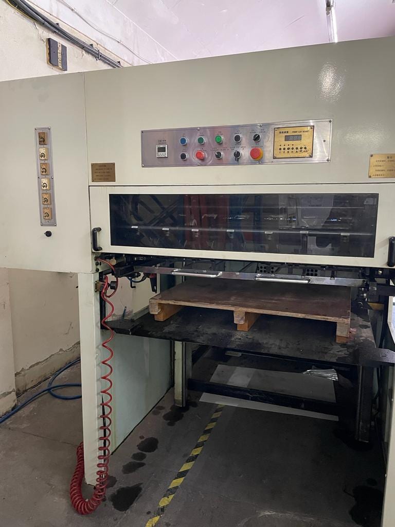 Yuyin TYM1020 — automatic die-cutting and hot foil stamping machine 102 × 72 cm (2006) 3