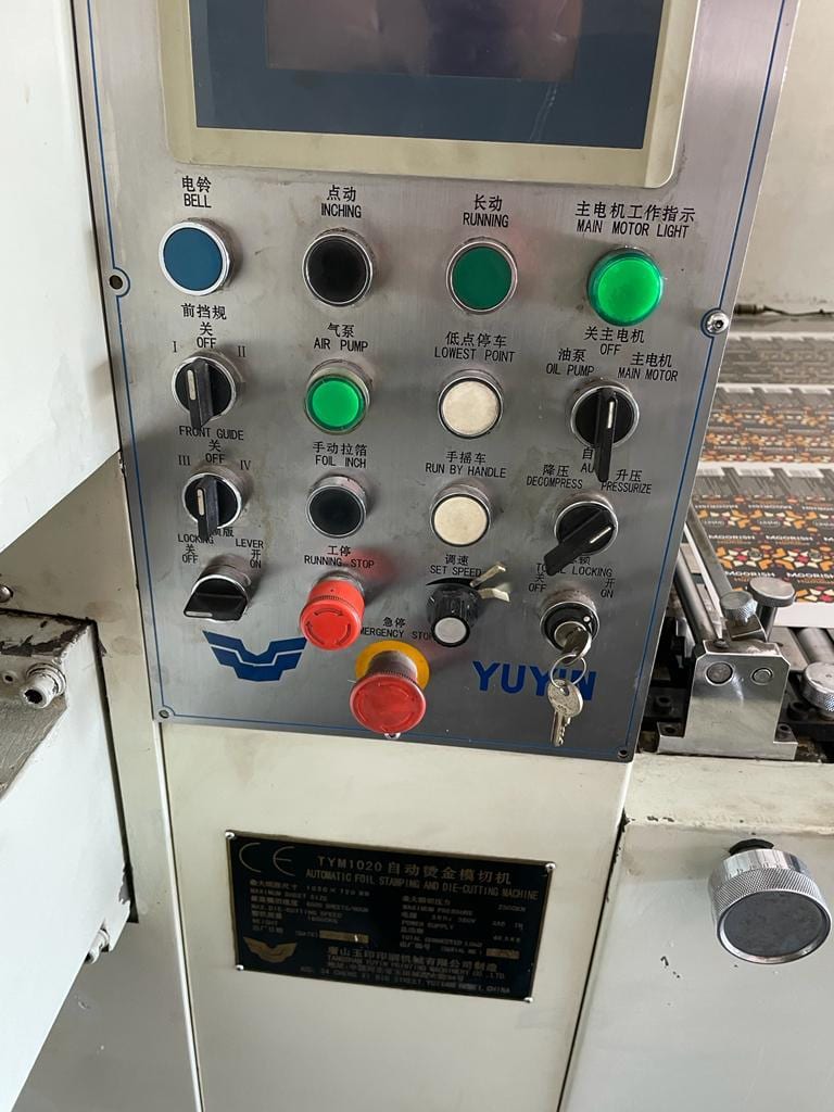 Yuyin TYM1020 — automatic die-cutting and hot foil stamping machine 102 × 72 cm (2006) 5